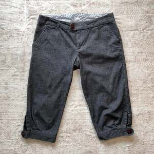 GAP Gray striped cotton spandex capri size 2